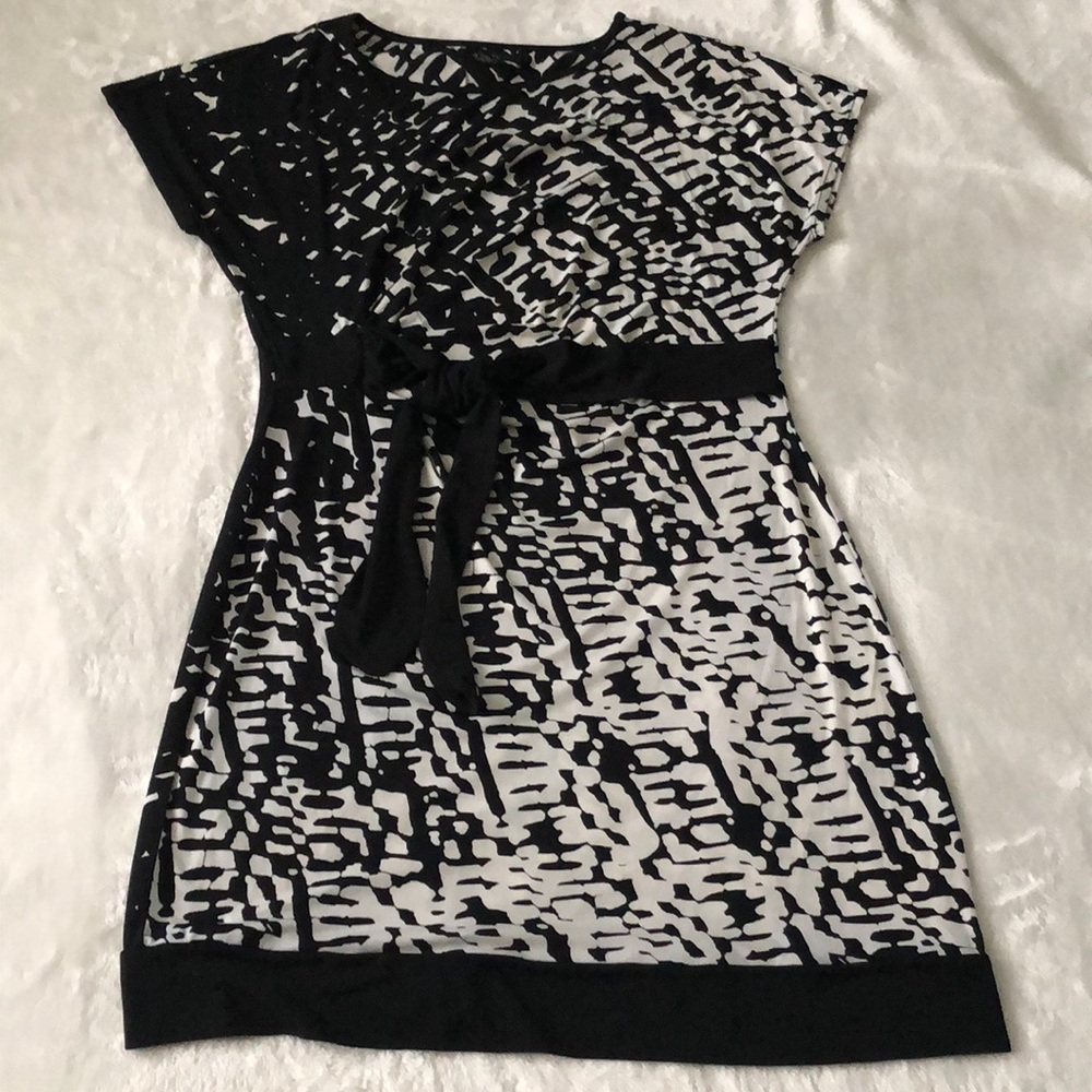 Ladies Alfani black&white pullover dress with tie at waist size Petite Large